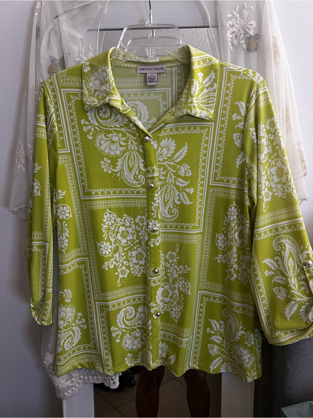 Carolyn Taylor Lime Green Floral-Print Button Front Blouse